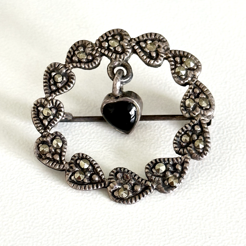 Vintage 925 Sterling Silver Black Onyx Heart Marcasite Wreath Brooch Pin