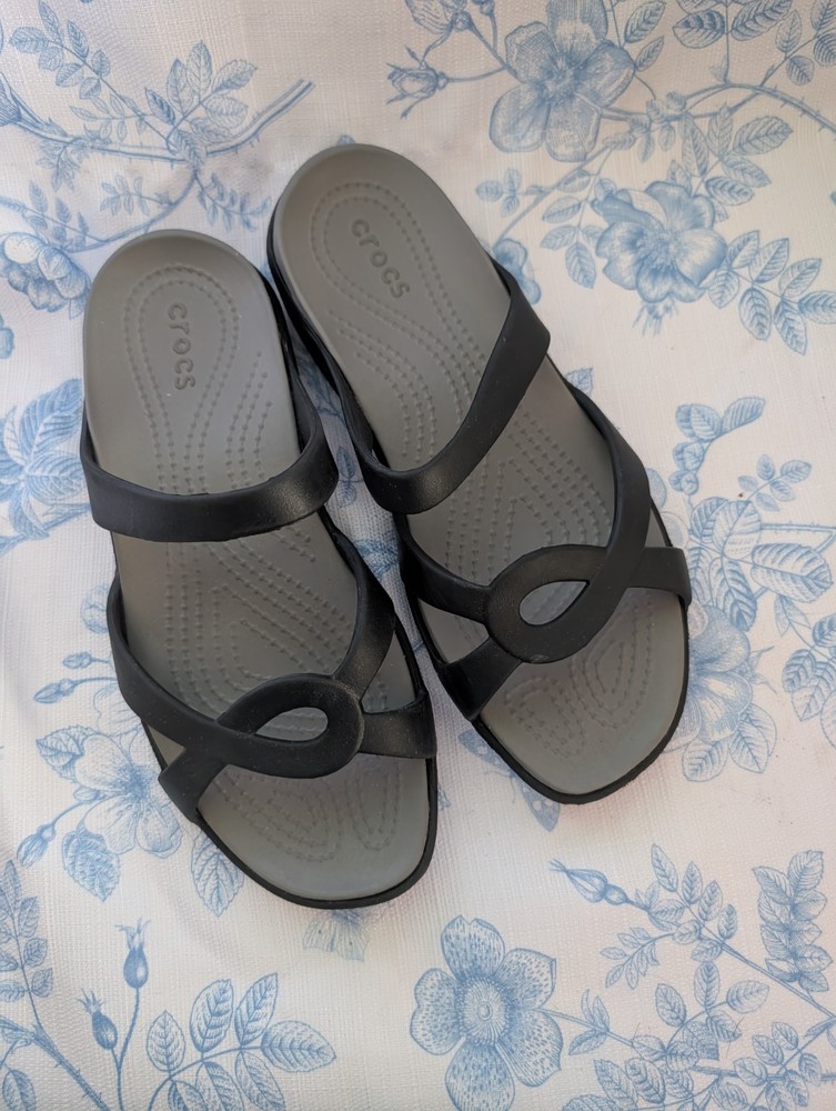 Women's Size 8 Crocs Sandals Clogs Mules Loafers with Braided Oval Straps