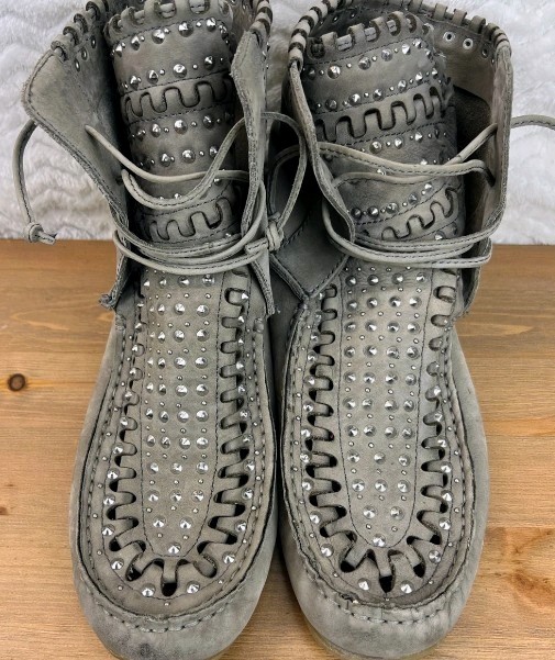 womens moccasins size 8