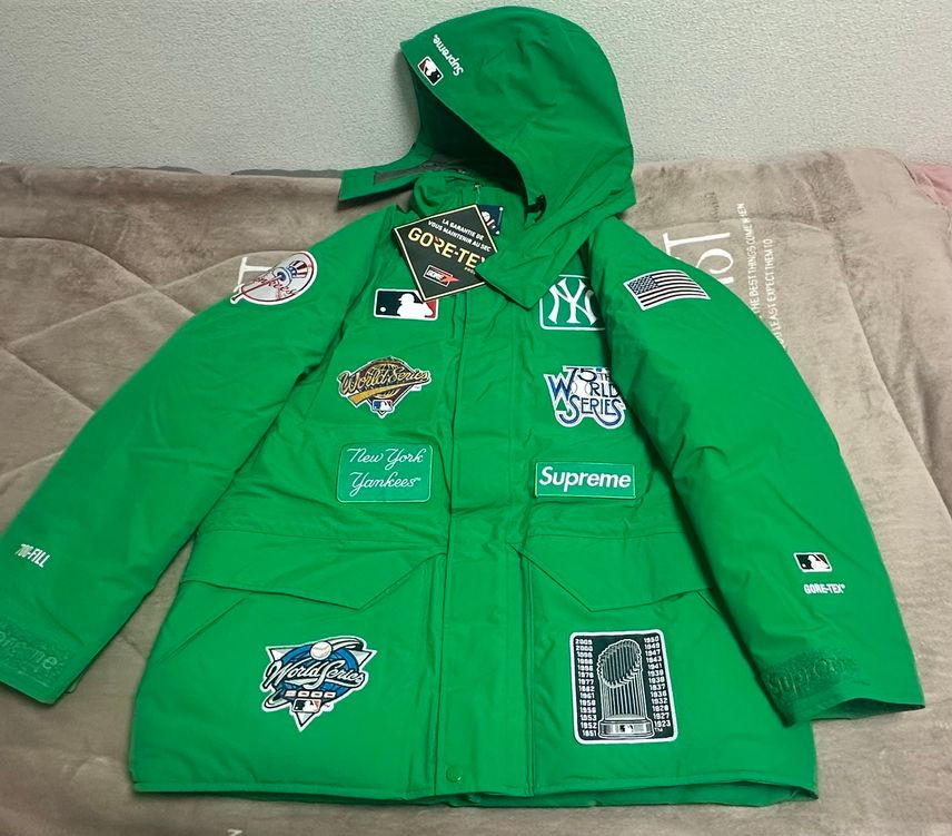Supreme /York Yankees Gore Tex 700-Fill Down Jacket Green