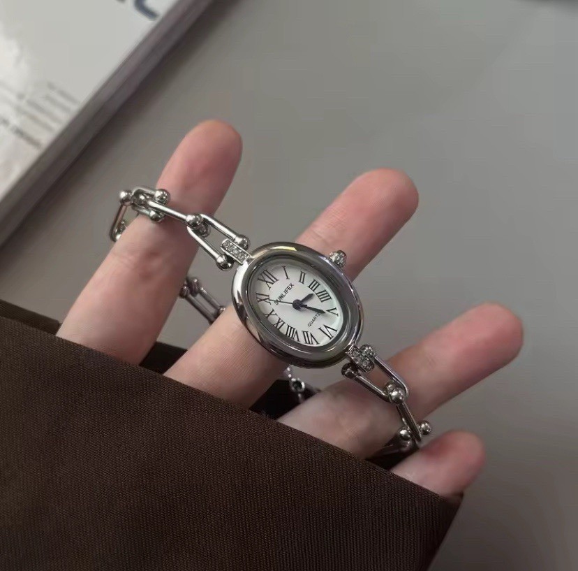 Woman Vintage Silver Wristwatch | Elegant Quartz Watch | Silver Bracelet