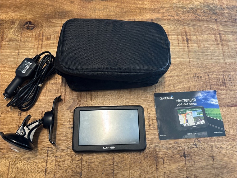 Garmin Nuvi 50LM GPS Bundle with Carrying Case and Accessories