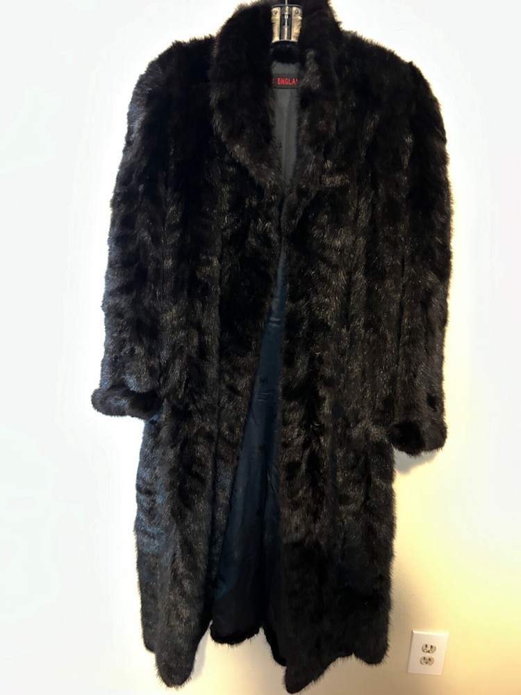 Black Full-Length Mink Fur Coat for Luxury Winter Wear-image