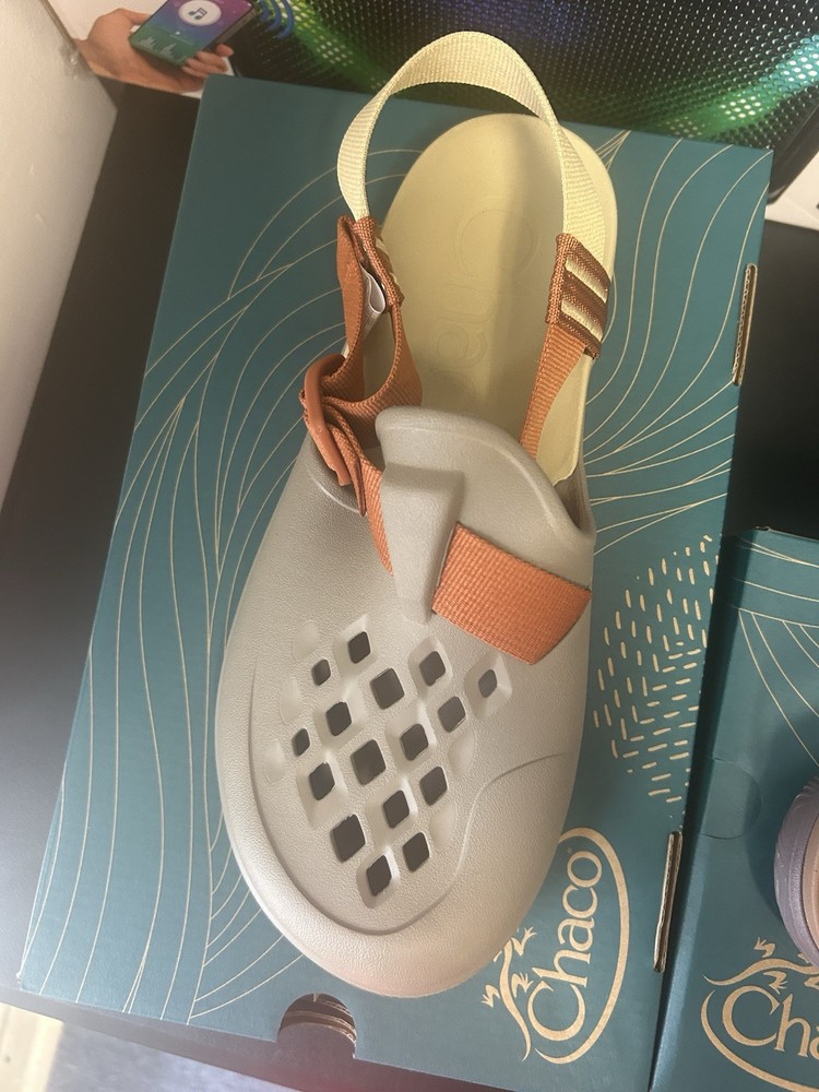 Comfy Women’s Crocs – Lightweight & Stylish Footwear