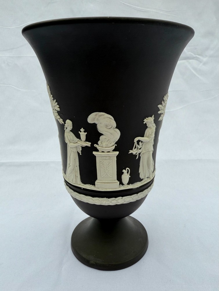 Rare Vintage Collection Wedgwood Black Jasperware Footed Vase 7,3