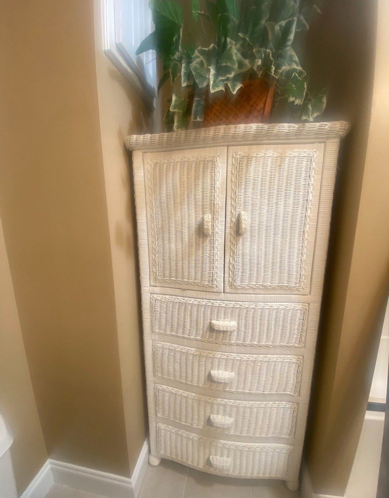 White Wicker Chest of Drawers with Cabinet and 4 Drawers Lilburn GA. Pickup only