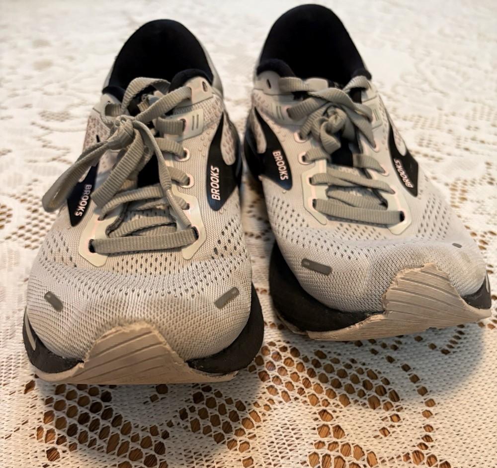 Brooks Adrenaline GTS 22 Running Shoes Women’s Size 9 Gray Black Stability