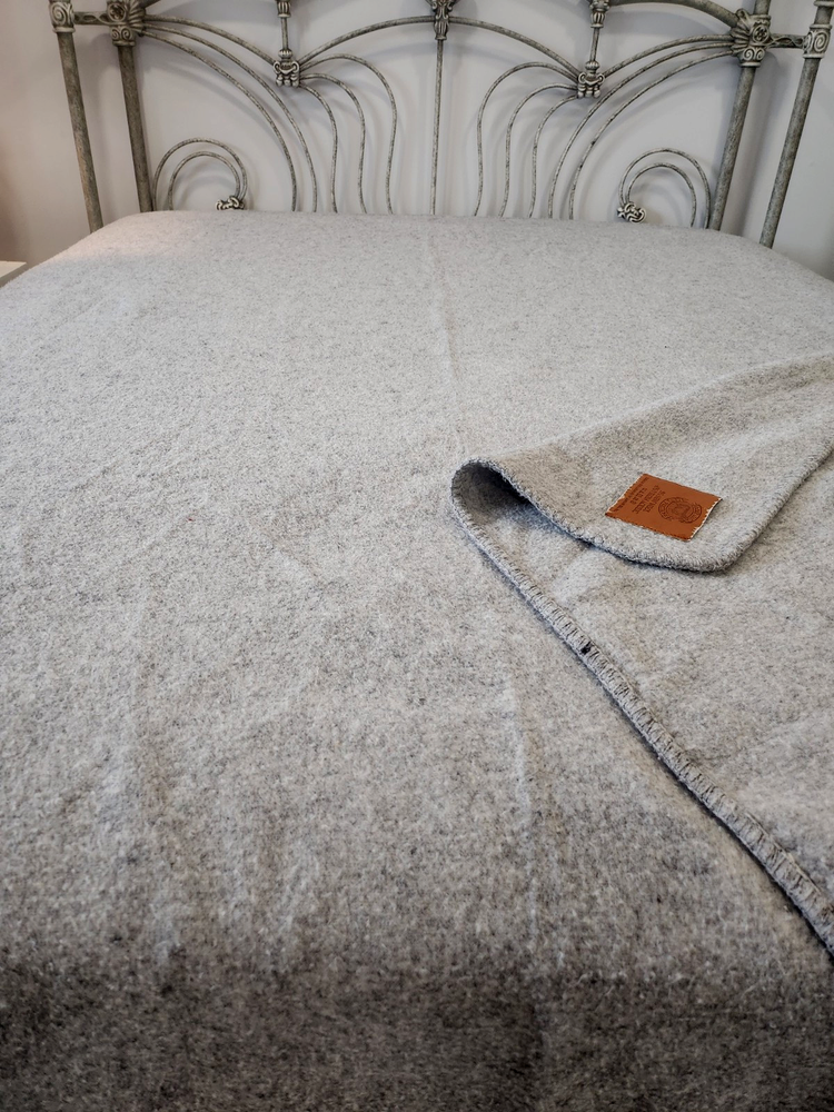 Compagnia Lane Preziose Queen Wool Blend Gray Washable Blanket