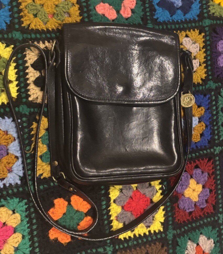 Brahmin Leather purse black flap crossbody Pockets Classic Vintage Retro