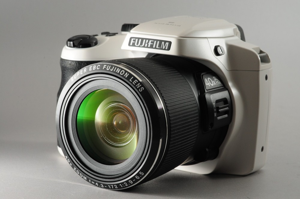 Near Mint Fujifilm FinePix S8200 White Digital Camera Japan Import with Box #3540