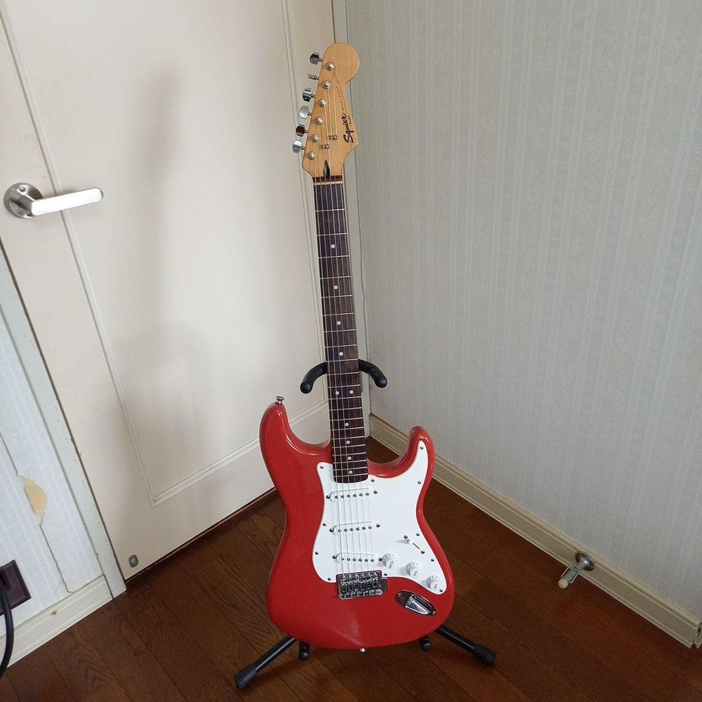 Lightweight Squier By Fender Bullet Strat