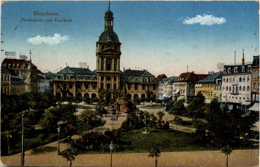 Mannheim, Paradeplatz and Department Store -511428