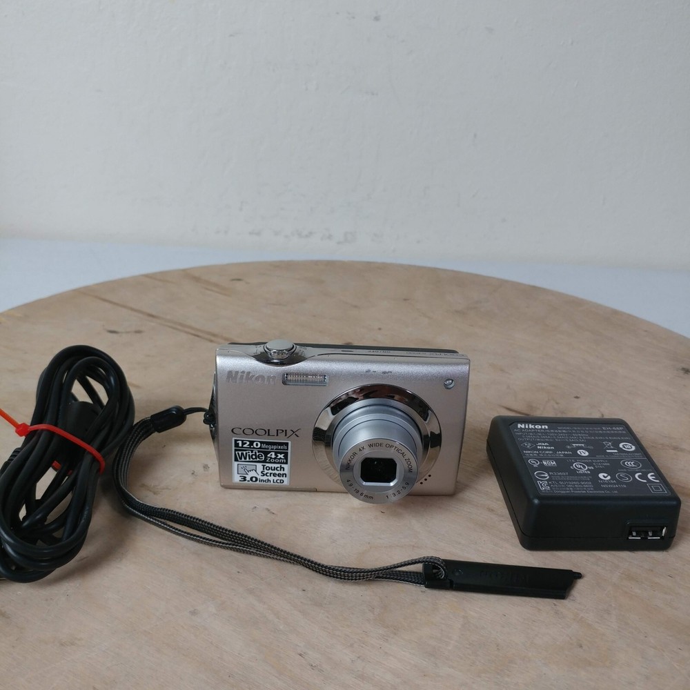 Nikon Coolpix S4000 12.0 MP Silver Digital Camera Touchscreen w/ Charger Tested