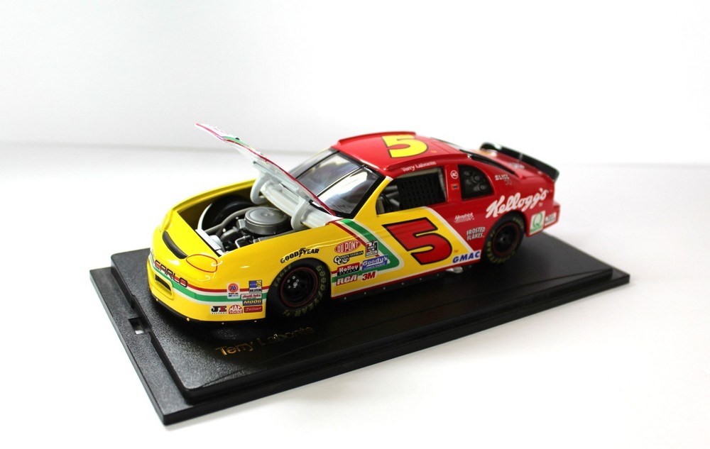 Share Terry Labonte #5 Kellog's Monte Carlo 1:24 w/Certificate of Authenticity