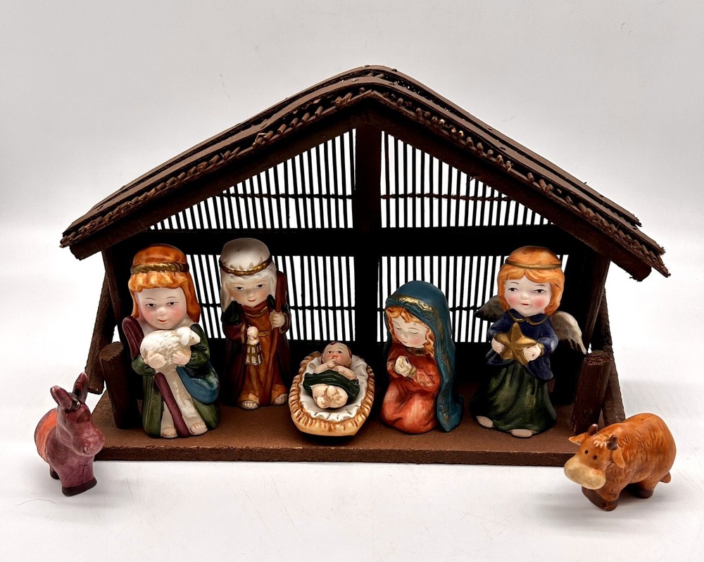 Elements Christmas Nativity 8 Piece Ceramic Set With Wooden Stable 2007