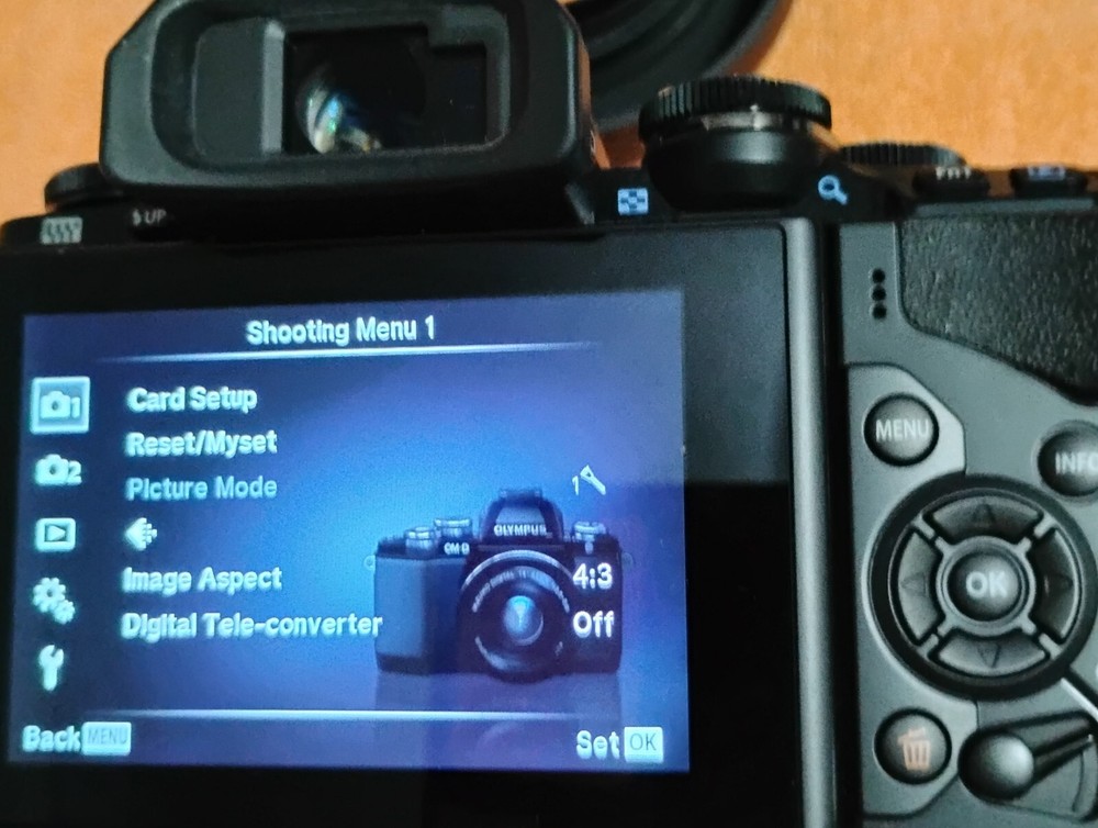 OM-D E-M10 4K Mirrorless Camera with Lenses in Perfect Condition - Limited Time Offer  -image