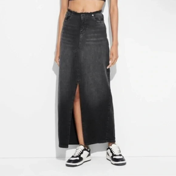 Wild Fable Women's Raw Hem Low Rise Denim Midi Skirt Black Wash Size 00