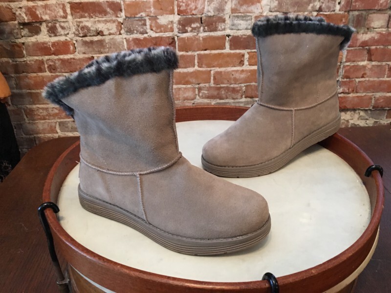 Skechers Taupe Suede Printed Faux Fur Pull on Polar Adorbs Boots 10 NEW