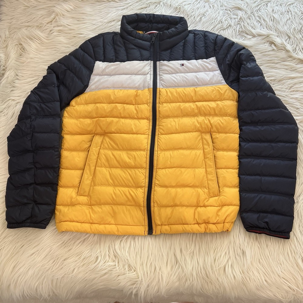 Tommy Hilfiger Men’s Packable Quilted Down Puffer Jacket Size S for Hiking