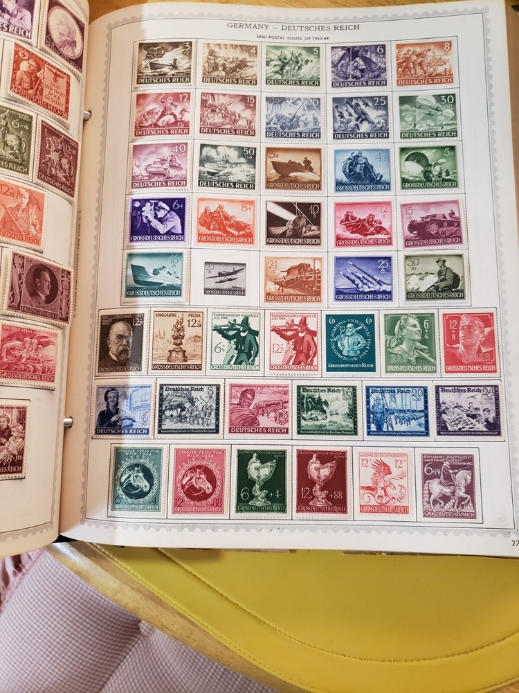 1961 The Comprehensive World Wide Stamp Album with many stamps Read