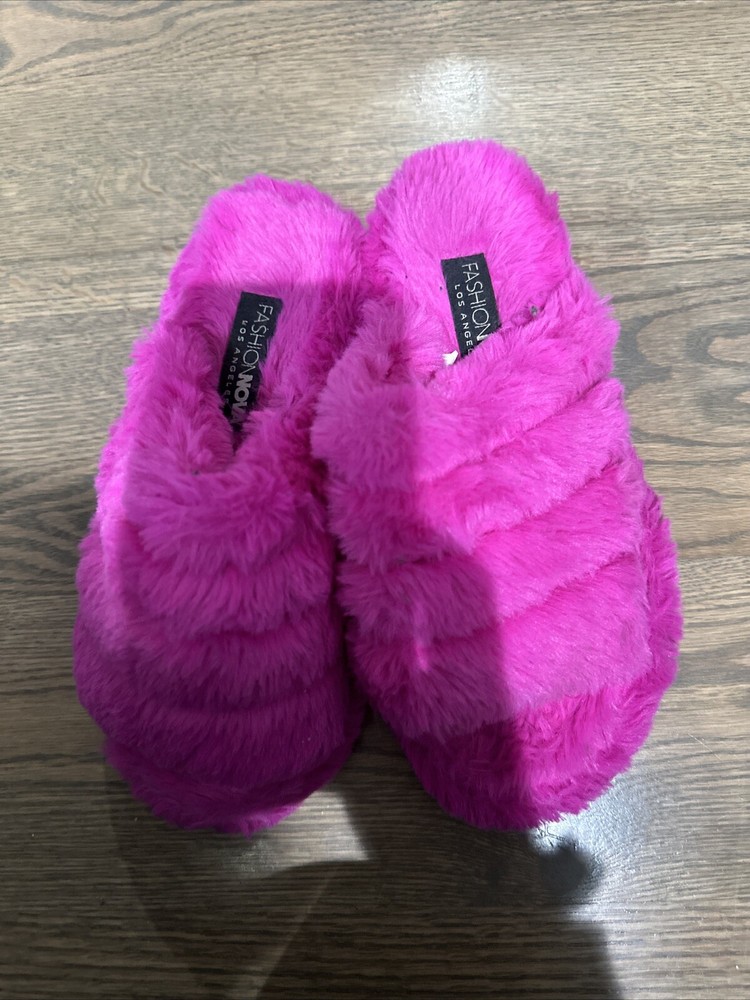 fashion nova pink furry slipper shoes Size 6 Pink