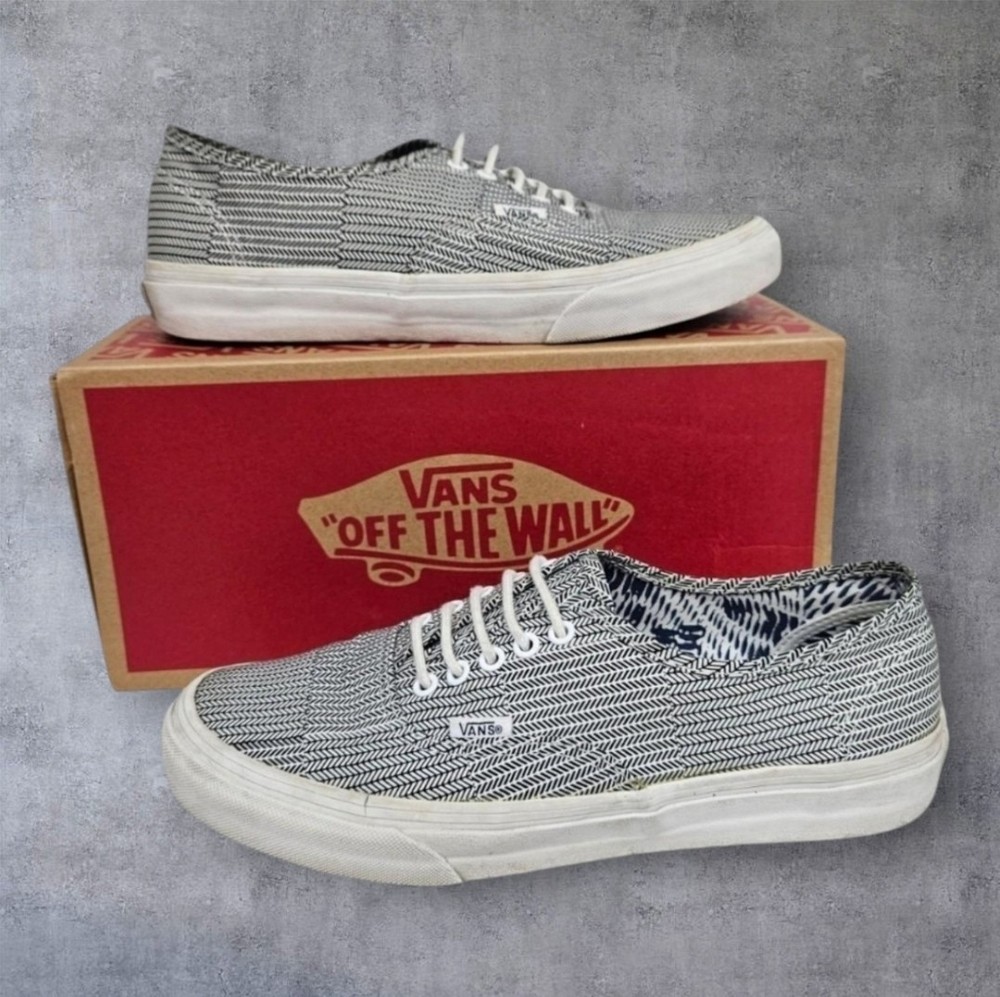 Vans Black & White Mixed Geo Authentic Slim Low Top Sneaker Size 9 Women 7.5 Men