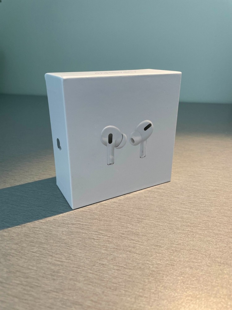 Apple AirPods Pro with MagSafe Wireless Charging Case - White