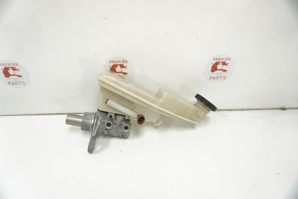 16 17 18 19 2016-2019 Chevrolet Cruze Brake Master Cylinder & Reservoir Used