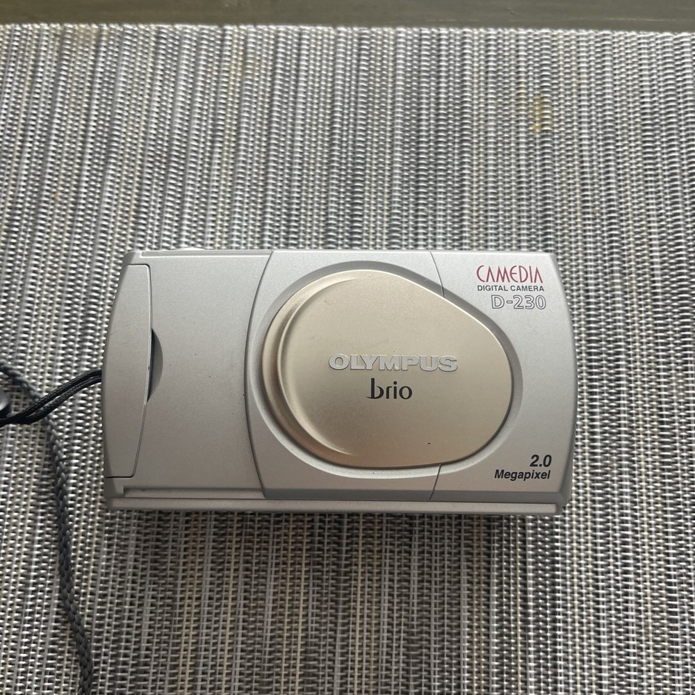 Olympus Camedia Brio D-230 2.0MP Silver Digital Camera Tested Working