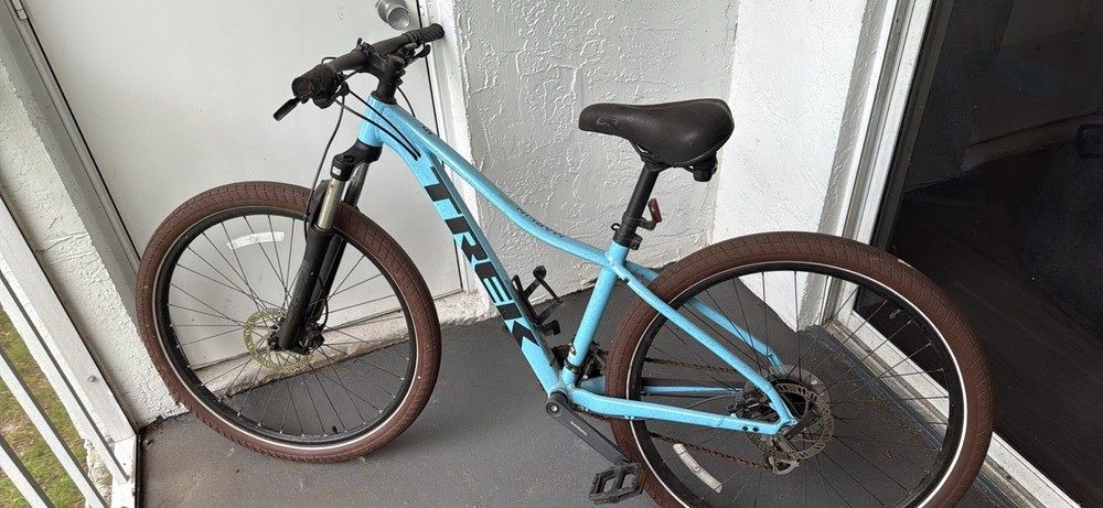 Used Trek Mountain Bike Blue Like New Great Condition