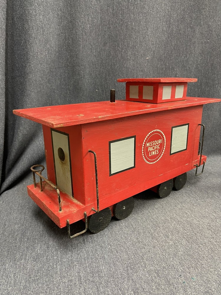 RARE Vintage Missouri Pacific Train Lines Caboose Birdhouse 10” Tall 16” Long