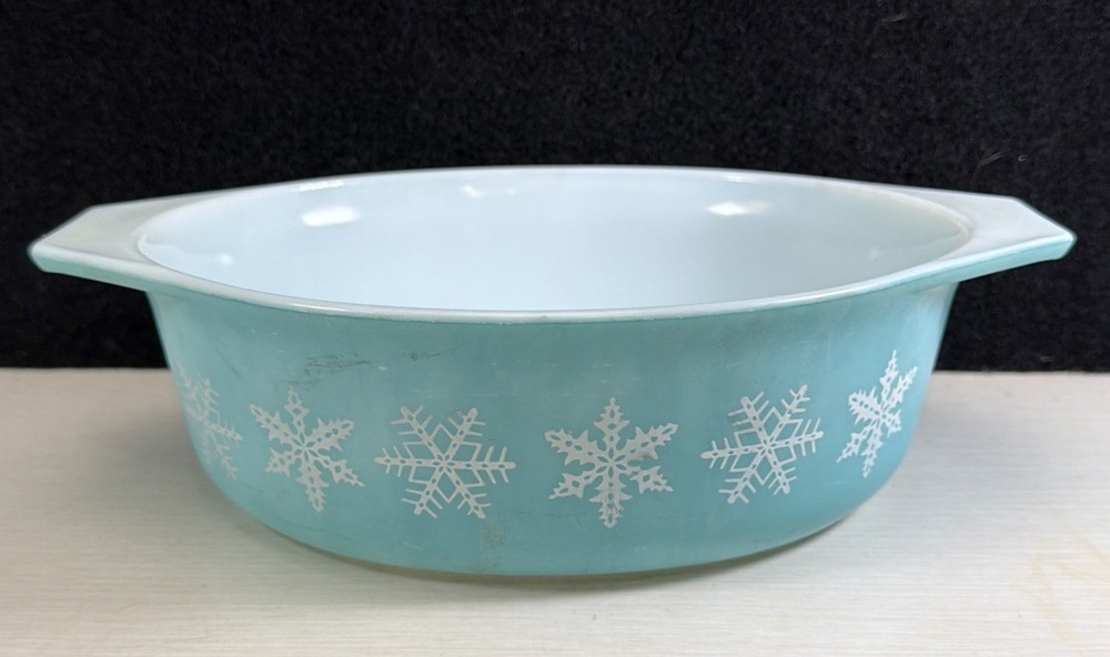 PYREX Turquoise White Snowflake Casserole Dish 1 & 1/2 Qt. NO LID #043 Vintage