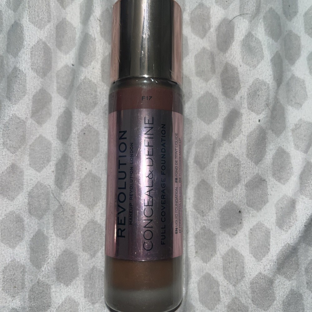 REVOLUTION CONCEAL & DEFINE FULL COVERAGE FOUNDATION .8OZ IN # F17 SEALED