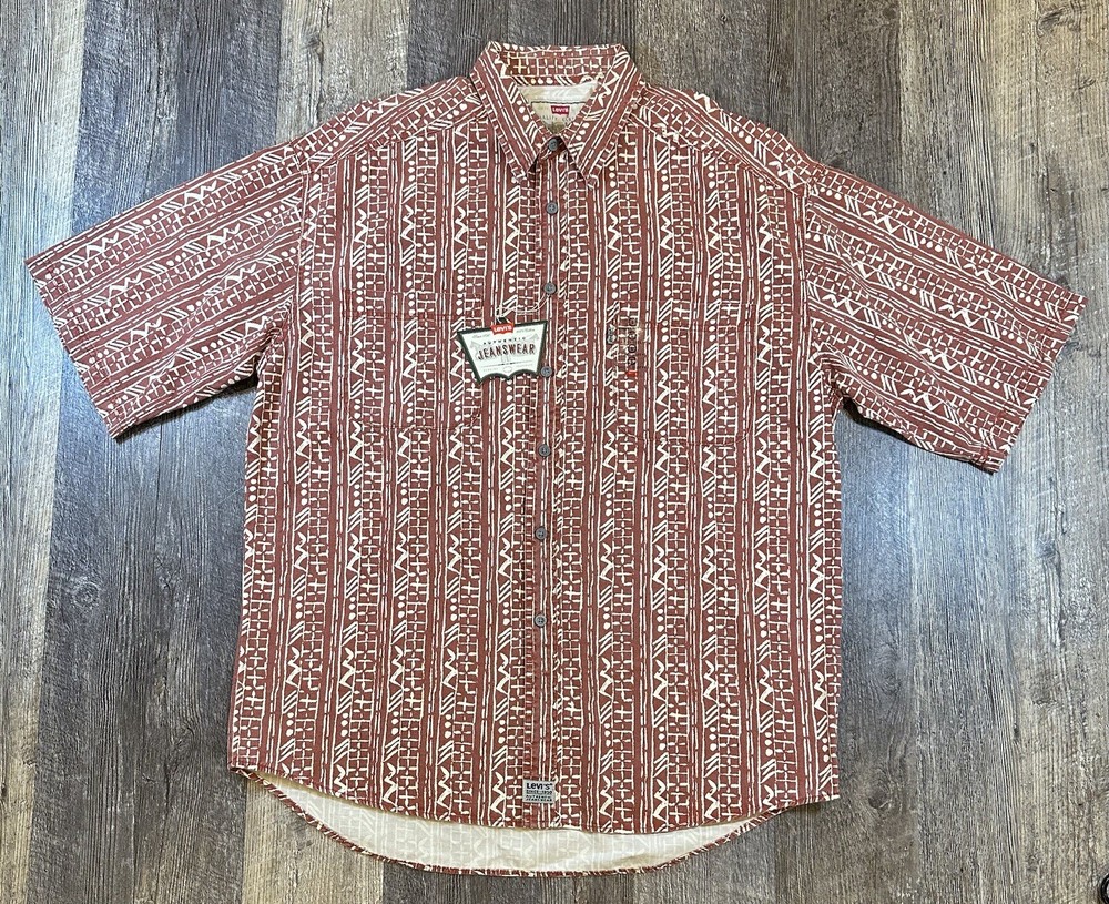 Vintage Levi's Men's Short Sleeve Button-Up Shirt Size L Red Geometric Pattern
