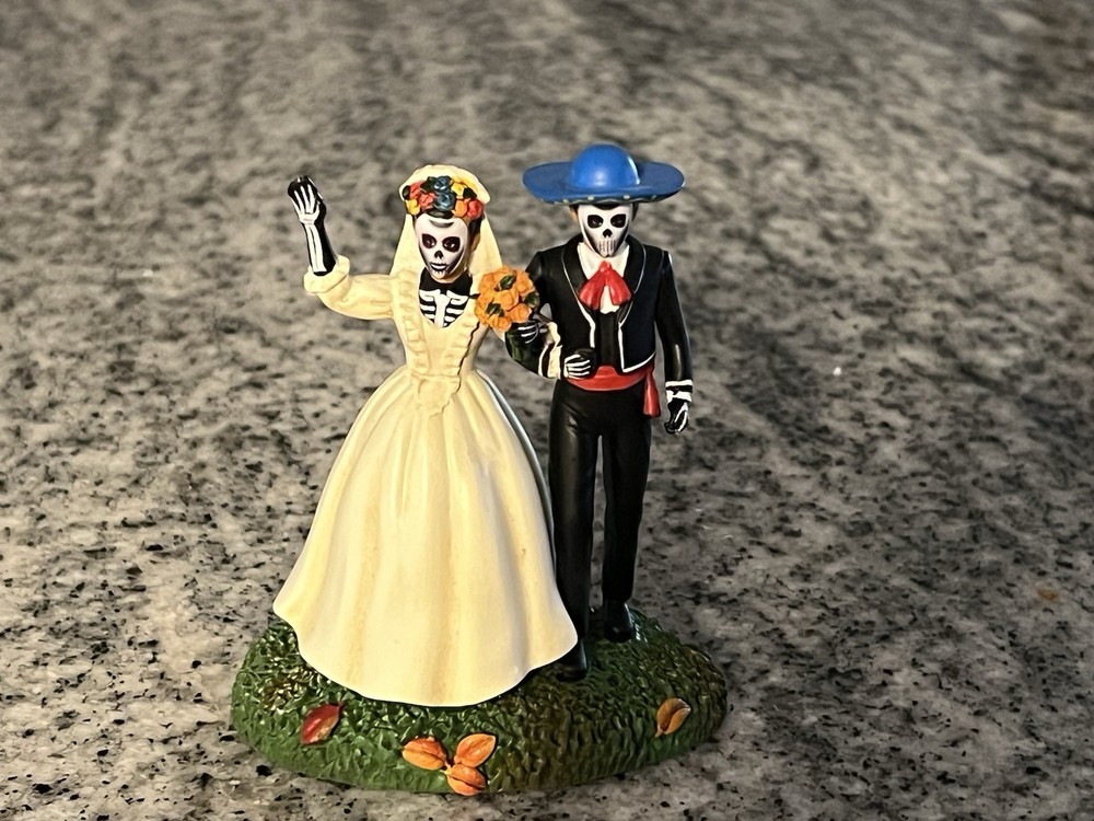 Department 56 Snow Village Halloween Eternal Love 6003170