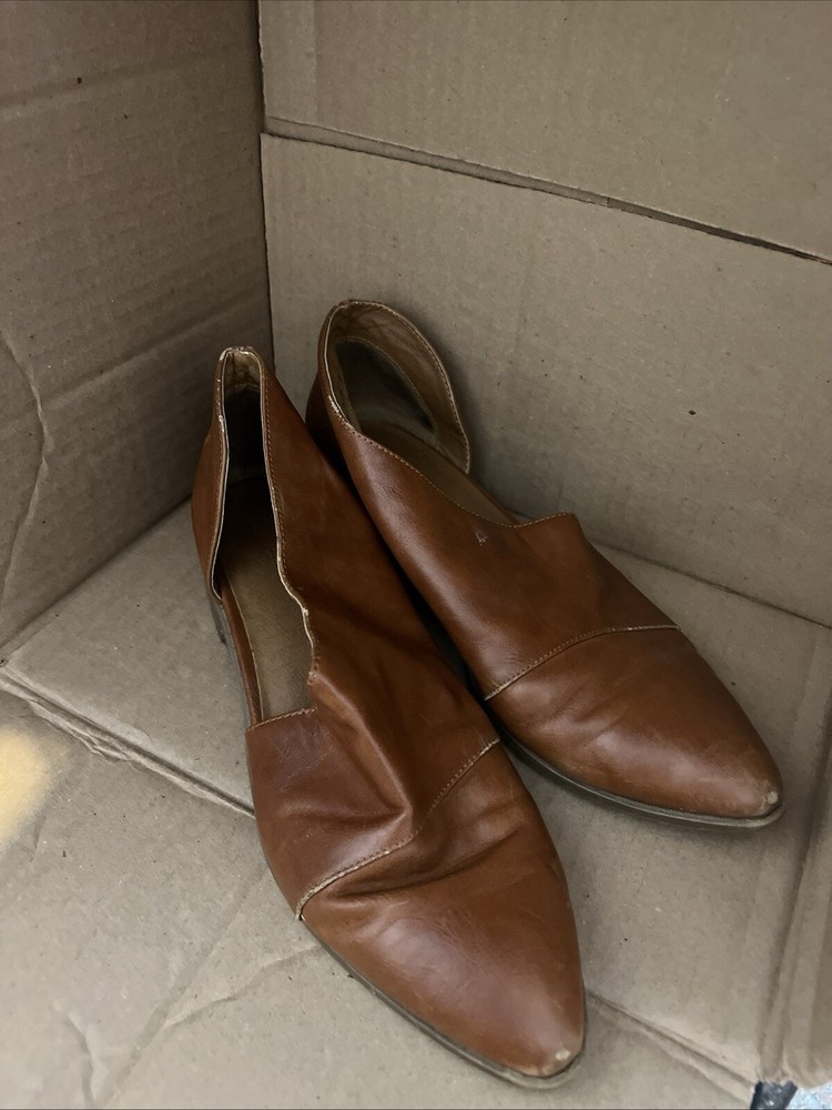 Universal Thread (Target) Wenda Flats, Brown Slip-on Cut-Out Shoes Size 9