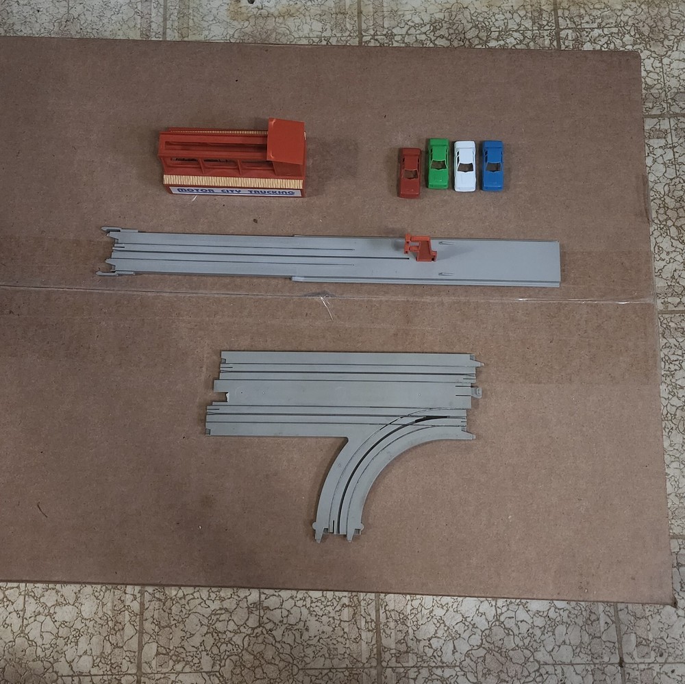 TYCO US-1 Electric Trucking Car Loader with Turnout Track in Great Condition