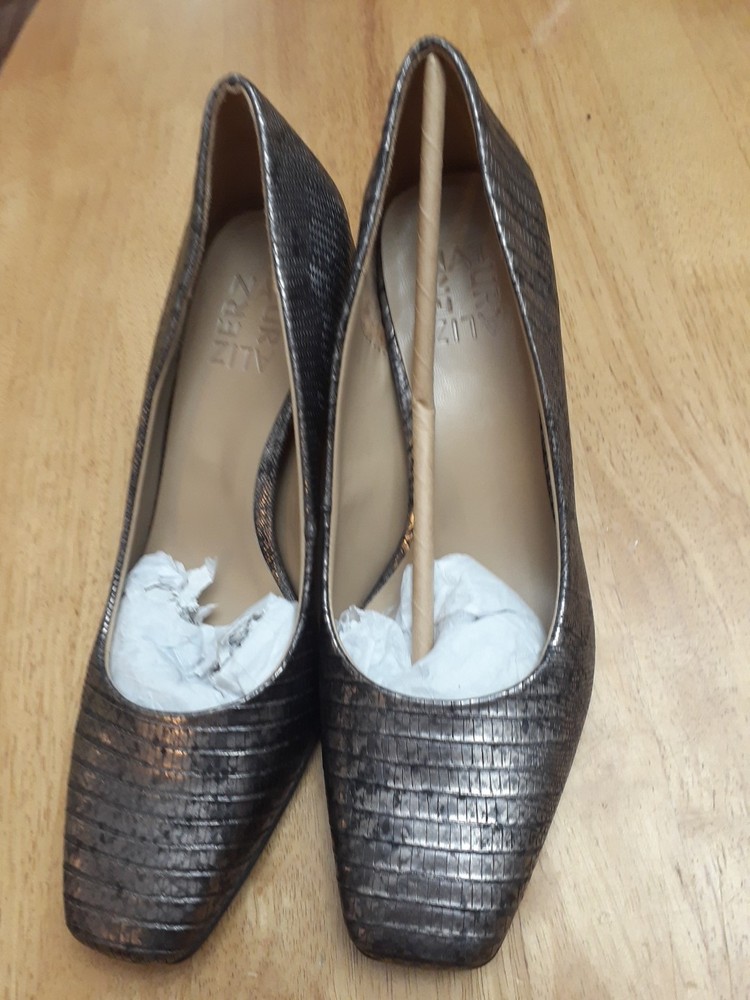 Naturalizer Warner Pewter Silver Block Heels Size 7.5 M Comfortable Dress Shoes