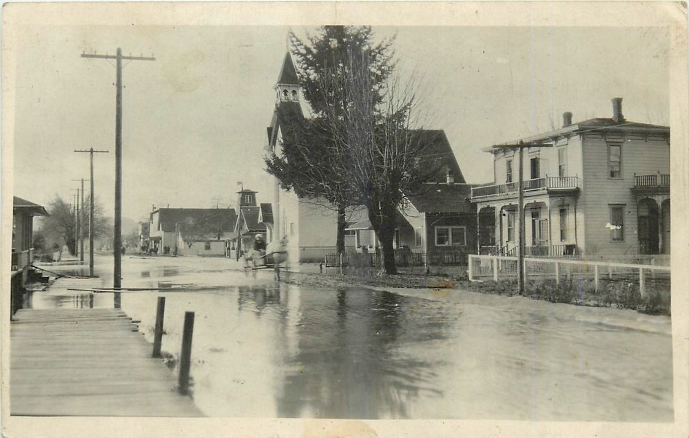 1916 Viola Oregon Flood Scene Street Scene RPPC Clackamas Postcard 25-11069