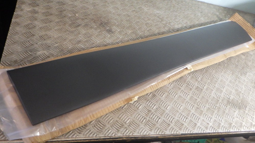 Sprinter sliding door moulding left 2018- W907 A9106900600 genuine new Mercedes