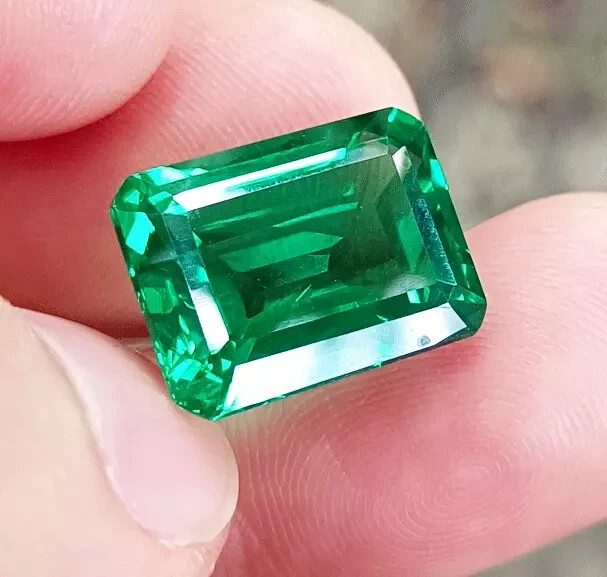 Untreated EGL Certified Flawless 13.5 Ct Natural Emerald Colombia Loose Gemstone