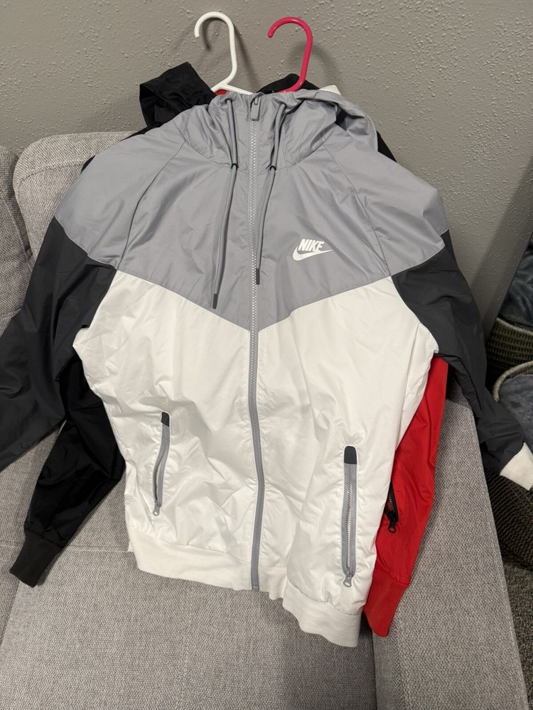 nike windbreaker jacket men Small