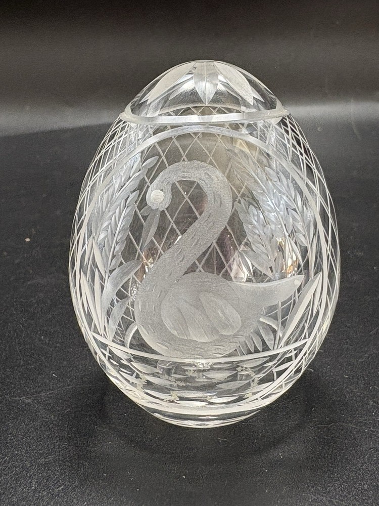 Intricate Crystal Egg With Etched Swan Clear