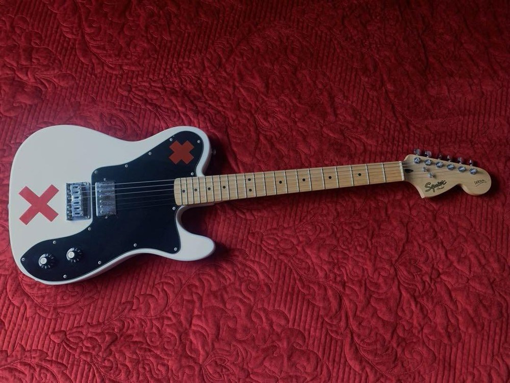 Fender Squier Deryck Sum41 Artist Series