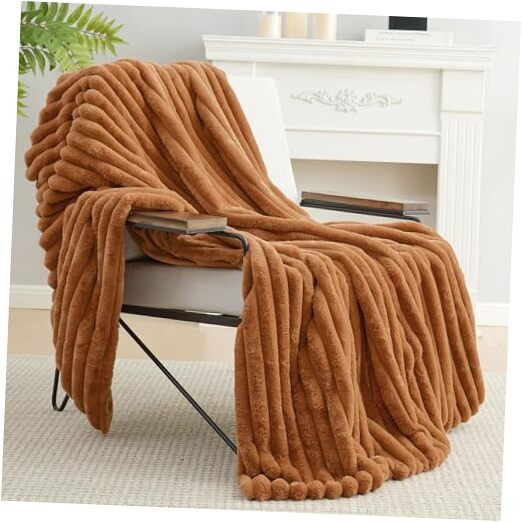 Amélie Home Luxurious Soft Rabbit Faux Fur Throw Blanket for Couch & Warmth