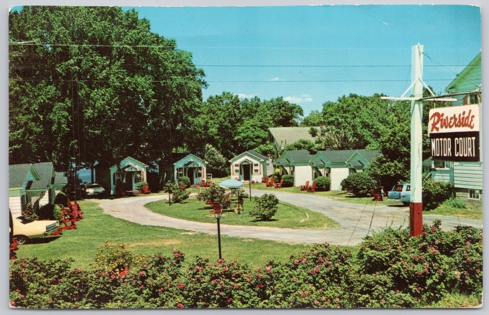 Fredericton New Brunswick Vintage Postcard Riverside Motor Court & Tourist Home
