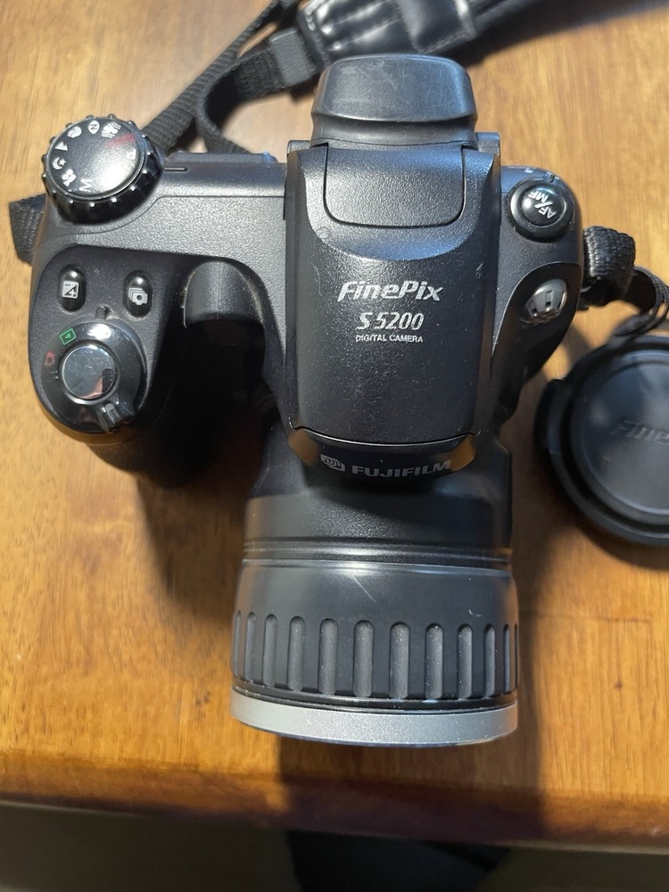 Fujifilm FinePix S5200 5.1MP 10X Zoom Digital Camera Black Used