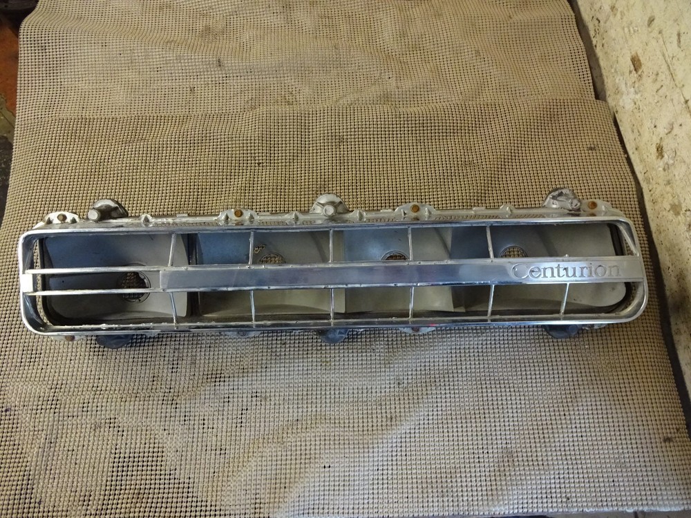 1972 Buick Centurion RH Tail Light Bezel & Housing 5963610