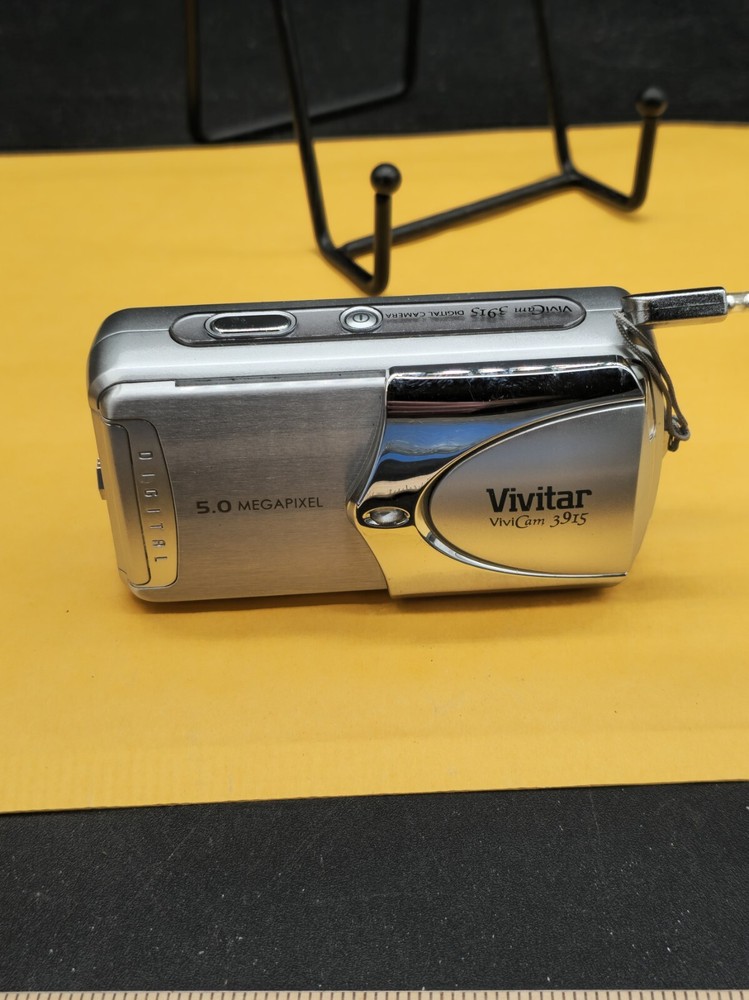 Vivitar ViviCam 3915 5.0 Mega Pixel Digital Camera
