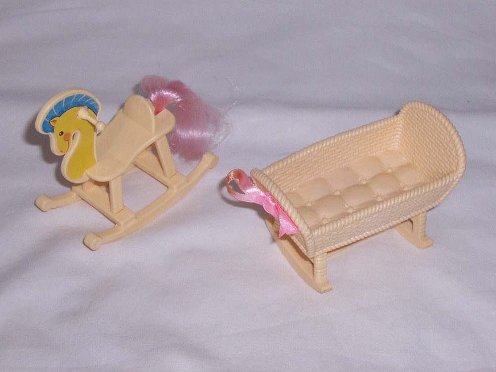 VINTAGE Barbie KELLY DOLL ROCKING HORSE CRADLE BED NURSEY FURNITURE Accessory